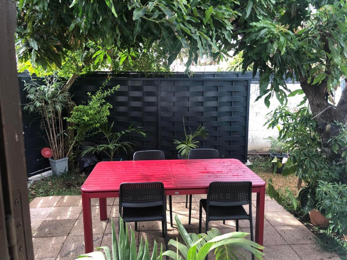Appartamento Meuble Le Manguier Saint Pierre Esterno foto